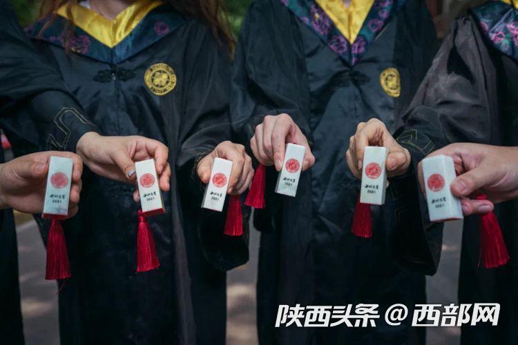 师大附近卖礼品的,师大附近卖礼品的地方,陕西理工大学毕业纪念品?