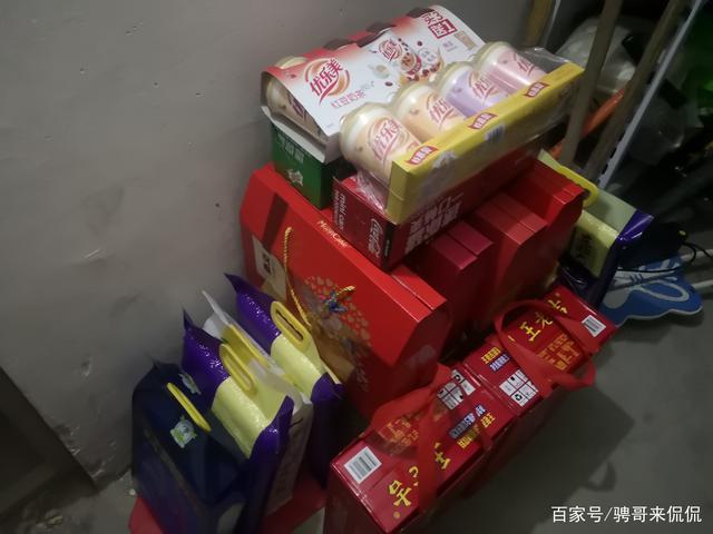 100元以上的礼品,,明天去亲戚家串门,买点什么礼物好,100以内?