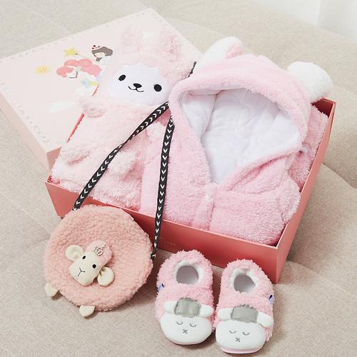 初生婴儿送什么礼物好，初生婴儿送什么礼物好 要贵重的，刚生下的小宝宝送什么礼物比较好？