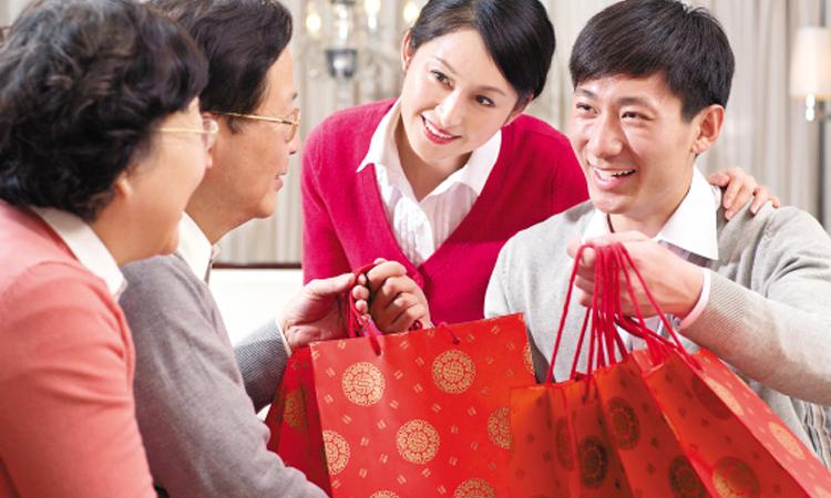 见父母带什么礼物,见父母带什么礼物好,第一次见女方父母带几样礼物?