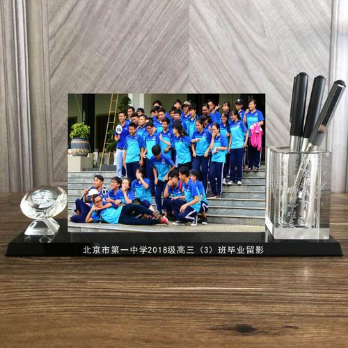 学校毕业生礼品,学校毕业生礼品有哪些,毕业除了送花还能送什么?