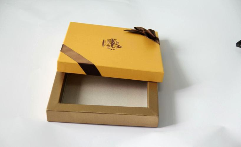 纸质礼品盒订制,纸质礼品盒订制图片,送同事纸礼有什么讲究?