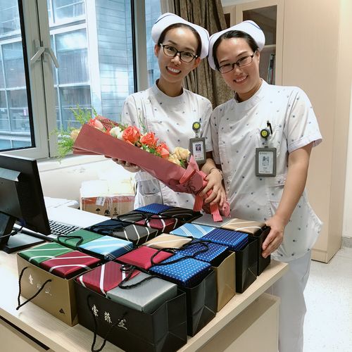 送护士长什么礼物好,送护士长什么礼物好呢,送我的护士长送什么礼物好?