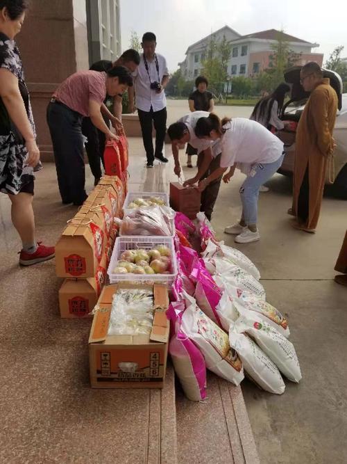 送师父什么礼物好,中秋节送师父什么礼物好,看望寺庙师父可以带什么礼物?