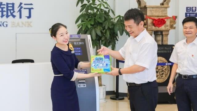 业务员收礼品,,以礼品拉存款违反法律吗?