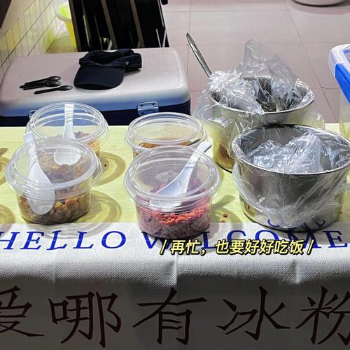 夏天发放啥小礼品,,幼儿园新生领被褥送冰粉的文案?