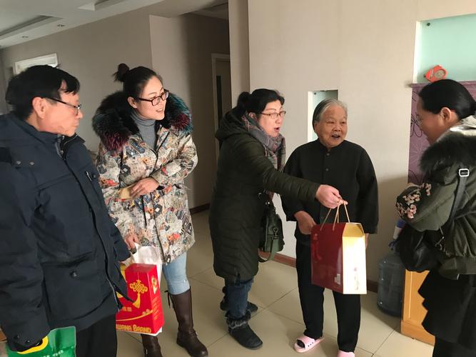 送给老党员的小礼品,送给老党员的小礼品有哪些,七一慰问老党员要带慰问品吗?