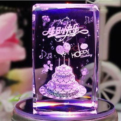 给双子女送什么礼物，给双子女送什么礼物比较好，送什么礼物给双子座女孩，她会喜欢？
