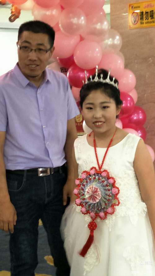 女孩圆锁送什么礼物好,女孩圆锁送什么礼物好看,闺女圆锁祝福文案?