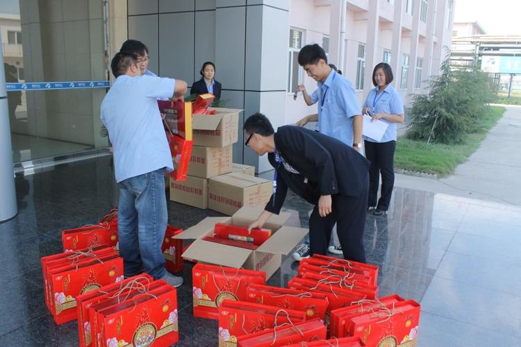 赠送礼品给员工,赠送礼品给员工怎么做账,单位向单位无偿赠送礼品怎么处理?
