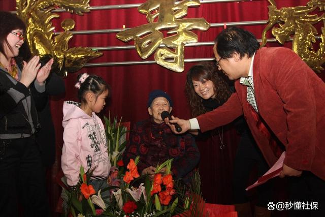 孙女过百岁买什么礼物,孙女过百岁买什么礼物好,孙女成人礼奶奶应该送什么?