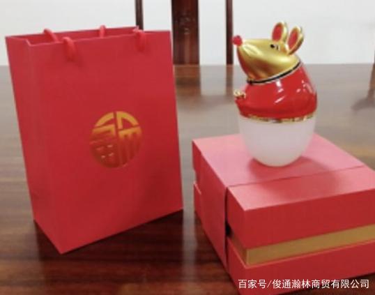 春节送企业送啥礼品，春节送企业送啥礼品好，给自己长期合作的物流公司老板送什么礼品(春节)好呢?土特产行吗？