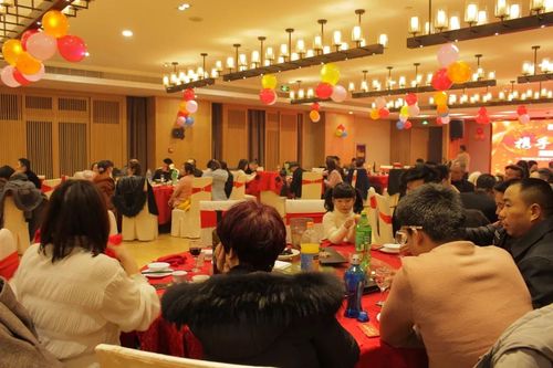在年会的最后发礼品,,年会圆满结束适合发朋友圈的句子?