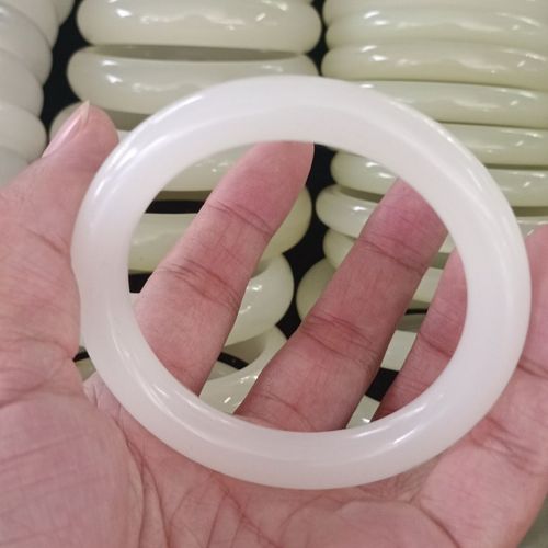 阿富汗工艺礼品,阿富汗工艺礼品有哪些,羊脂玉手镯价格及品牌?