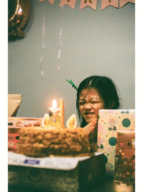 表妹18岁买什么礼物,表妹18岁买什么礼物好,好妹妹过生日,十八了,高二在校生,作为关系很好的哥哥该送妹妹什么礼物最好?