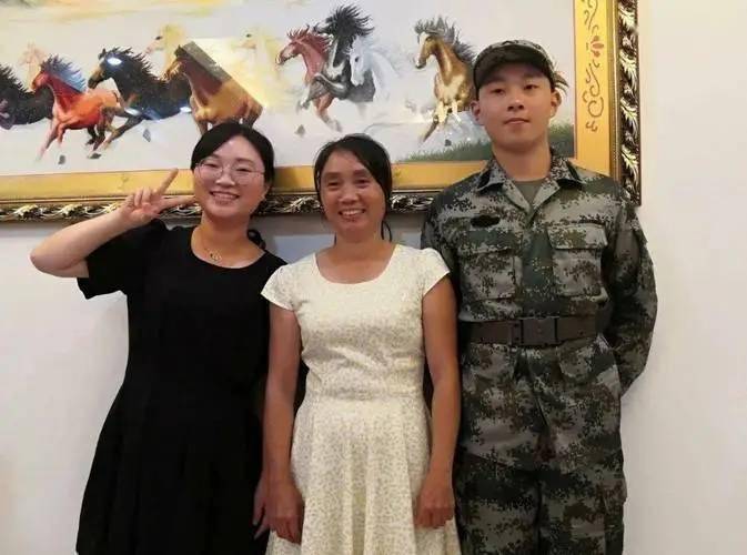 男生给姐姐送什么礼物,男生给姐姐送什么礼物好,男朋友要去当兵了,我想在他临走时送他一件礼物,送什么好呢?