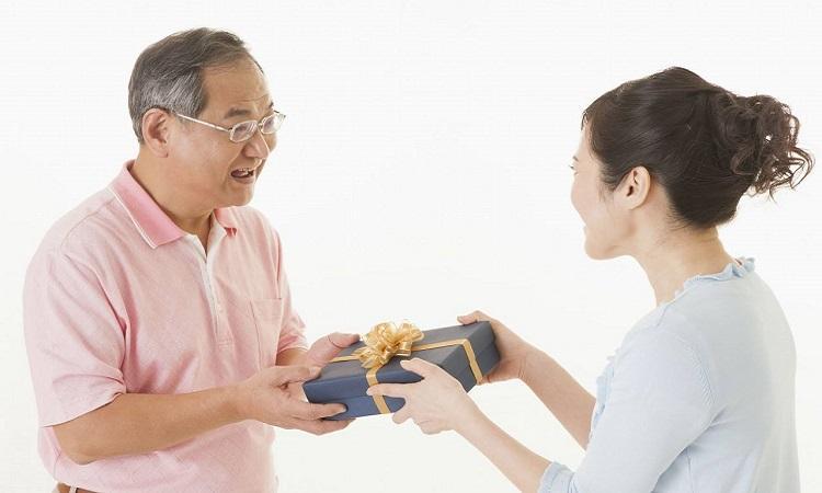给爸妈带点什么礼物好,给爸妈带点什么礼物好呢?,给爸妈带点什么礼物好