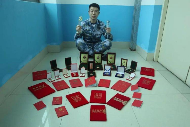 男生当兵需要什么礼物,,想去看当兵的男友,为他准备20份礼物,都应该送点什么,在部队需要?