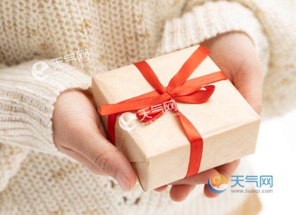 妇女一般喜欢什么礼物,妇女一般喜欢什么礼物呢,2021最打动女人的三种礼物?